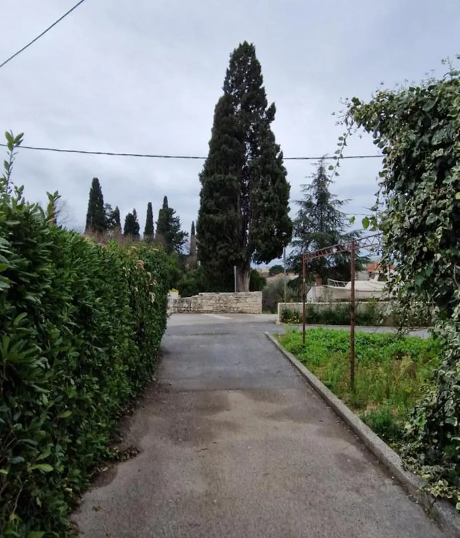 Studio Apartment With Jacuzzi Trogir Croatia